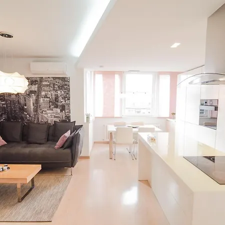 Luna Deluxe & Free Parking Apartment