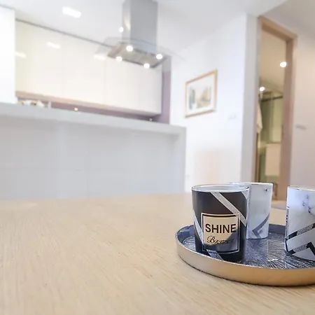 Luna Deluxe & Free Parking Apartment *
